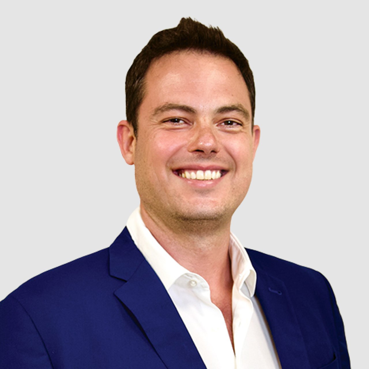 Carlo Toluzzi Tulum, Q.R. Real Estate Agent Headshot