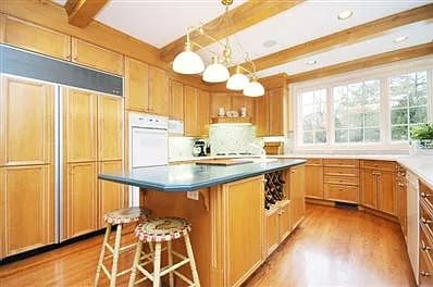 145 Evergreen Ln