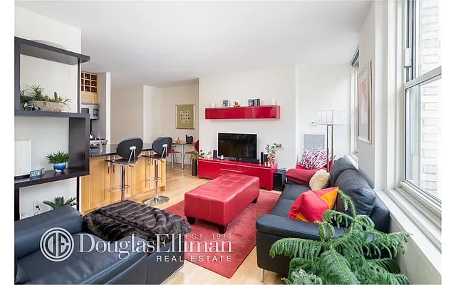 88 Greenwich Street Unit: 2306