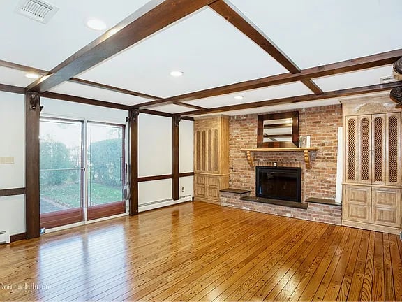 60 Carriage Rd