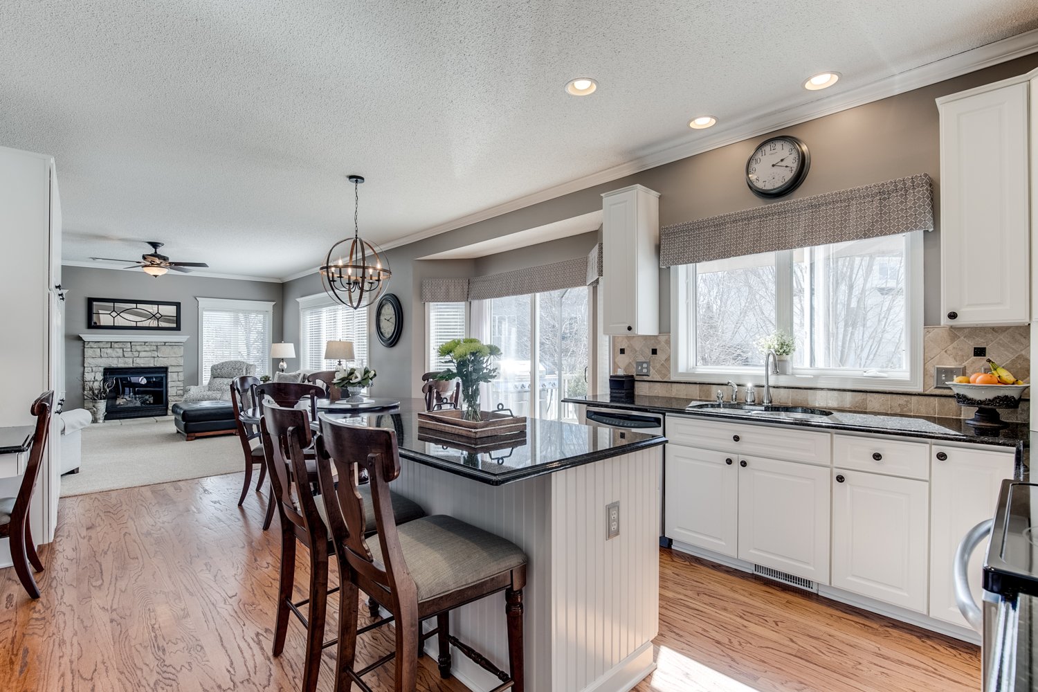 Beautiful 2-Story in Desirable OakParke Estates