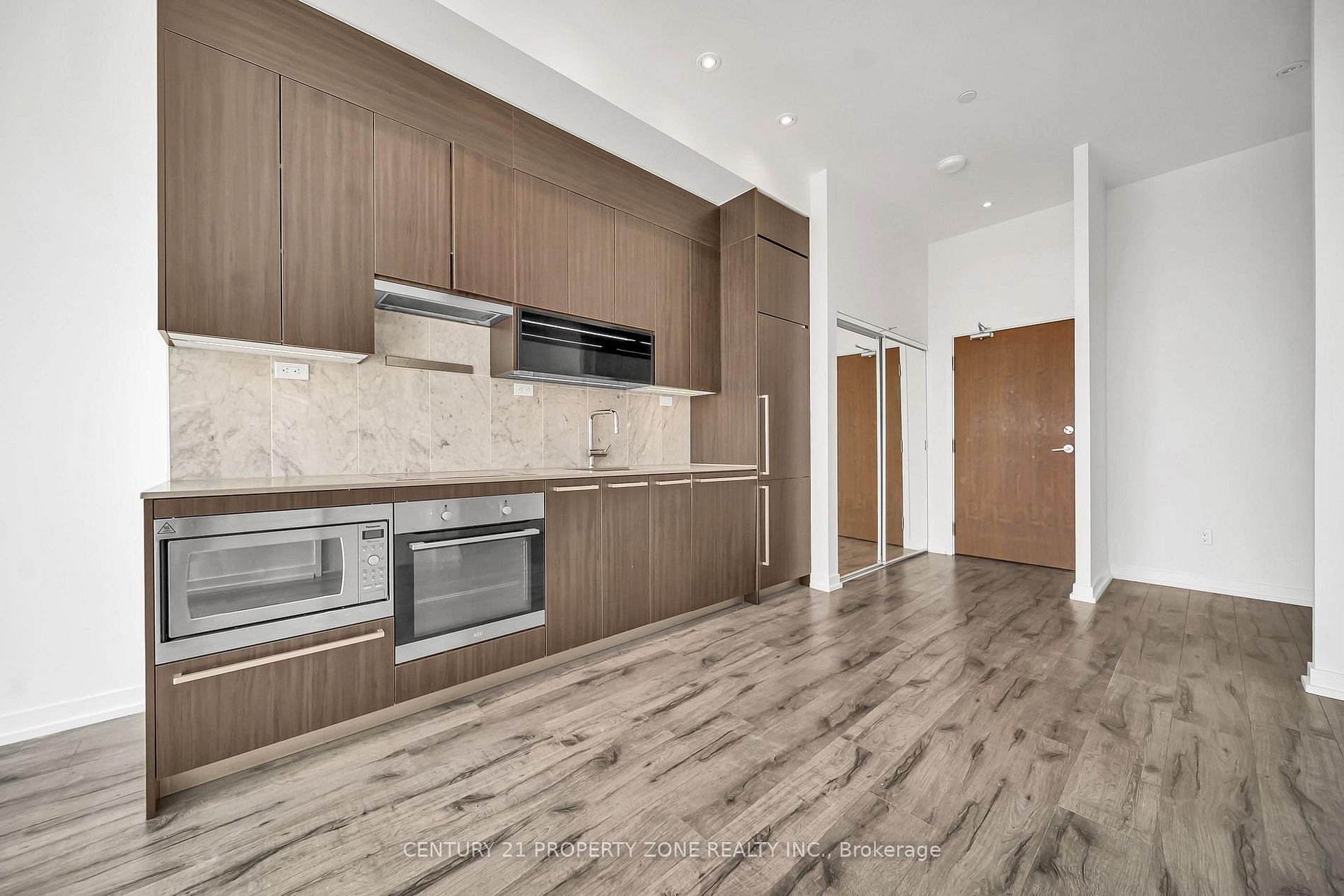 PERFECT SUITE FOR PENTHOUSE LIVING