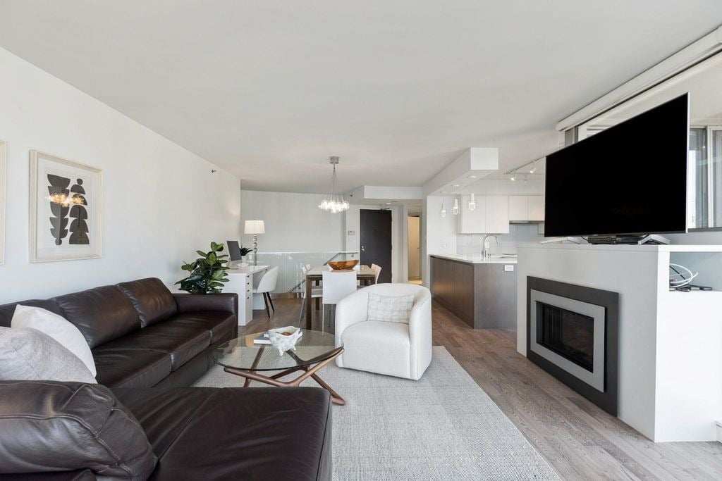 990 Beach Ave, #706
