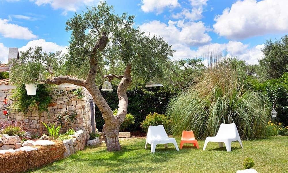 Character Filled Trulli With Pool Near Castellana Grotte