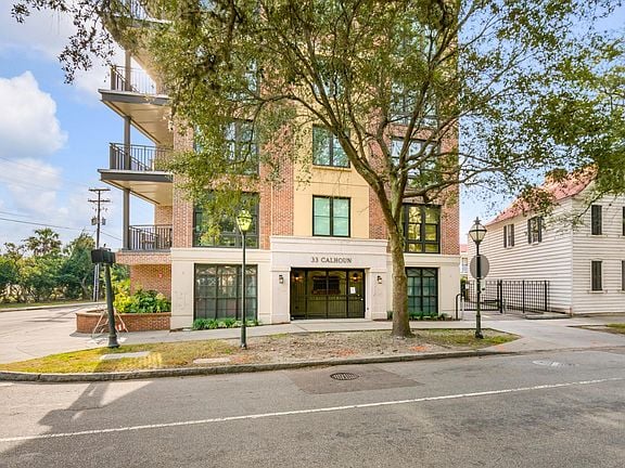 33 Calhoun St APT: 122