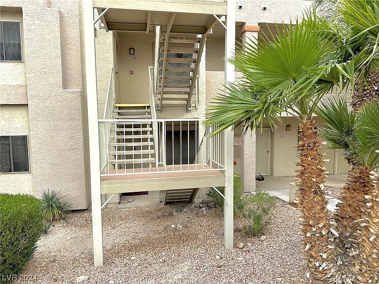 2040 Mesquite Ln APT 201