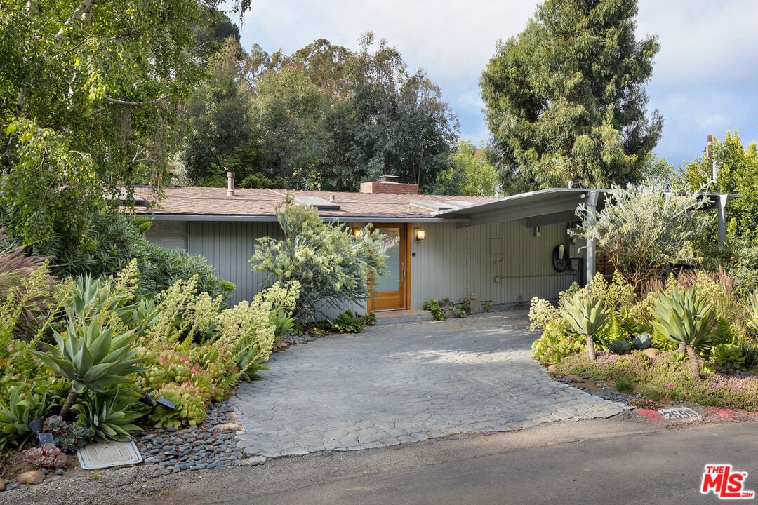 2699 La Cuesta Dr