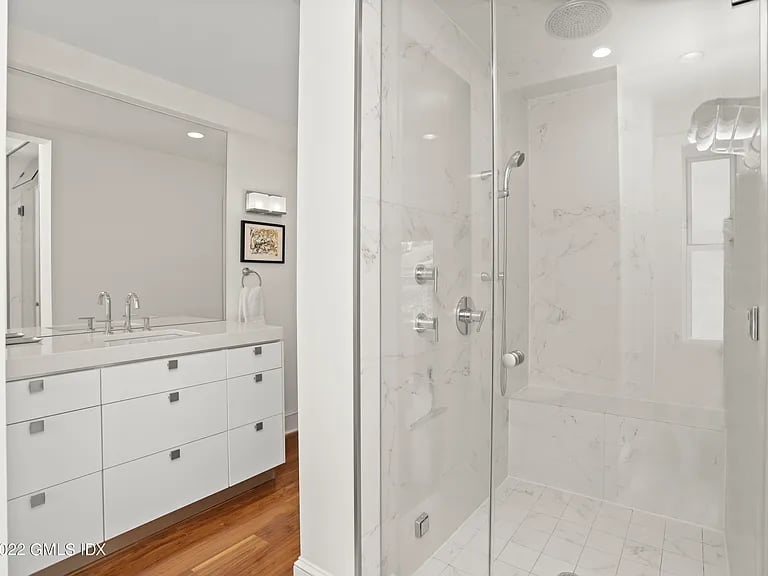25 W Elm St APT 30