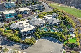 🏝 What Makes Living In MacDonald Highlands Seem Like A Private Luxury Resort?