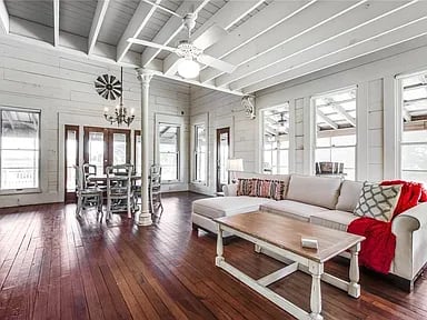 1512 New Windsor Pkwy