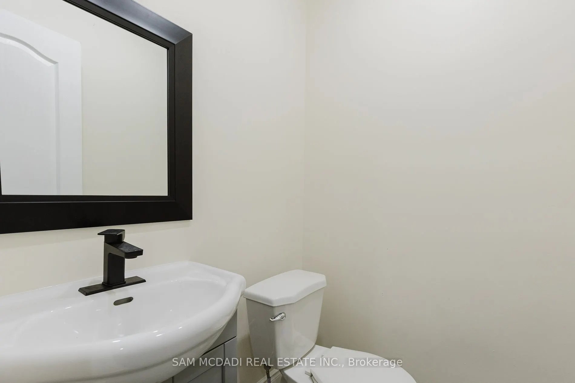 Single Office - 728 Main St E