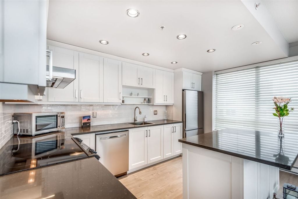9262 University Cres, #1002