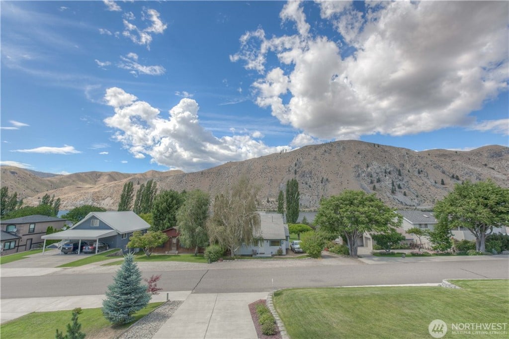 260 Lakefront Dr