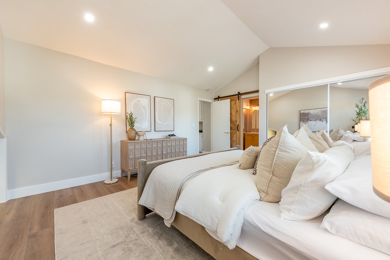 Newly Remodeled. 1 Bed/Bth down, Pioneer Elem!