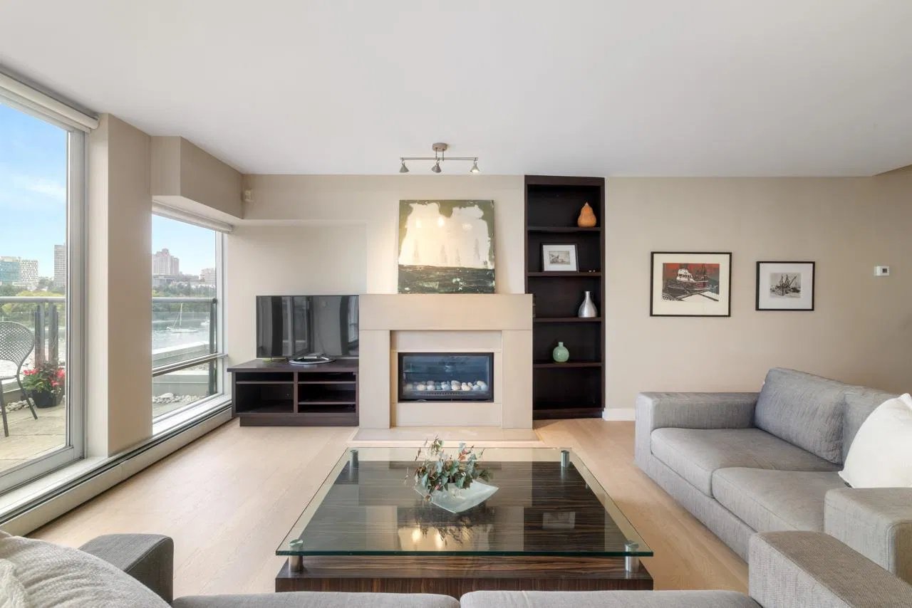 Marinaside Crescent #805