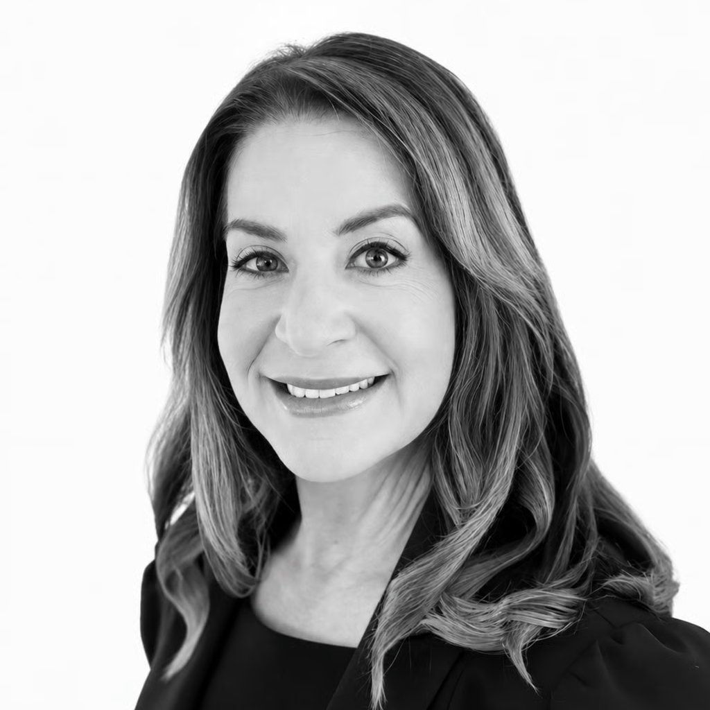 Lisa Hart Laguna Beach, CA Real Estate Agent Headshot