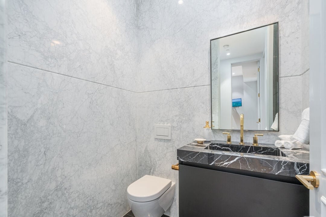 Silverreach Pavilion, N Hillcrest Rd, 90210