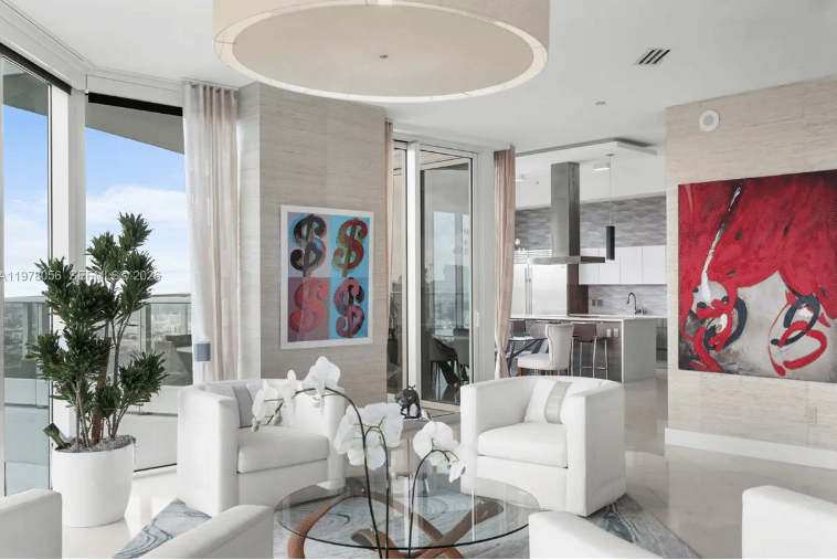 LUXURY IN THE MIAMI SKY