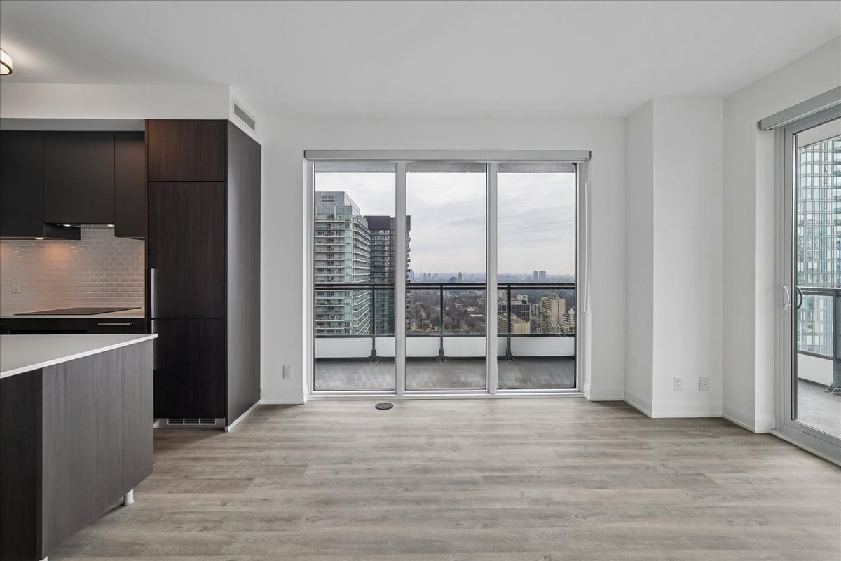 2-bedroom, 2-bathroom CORNER suite