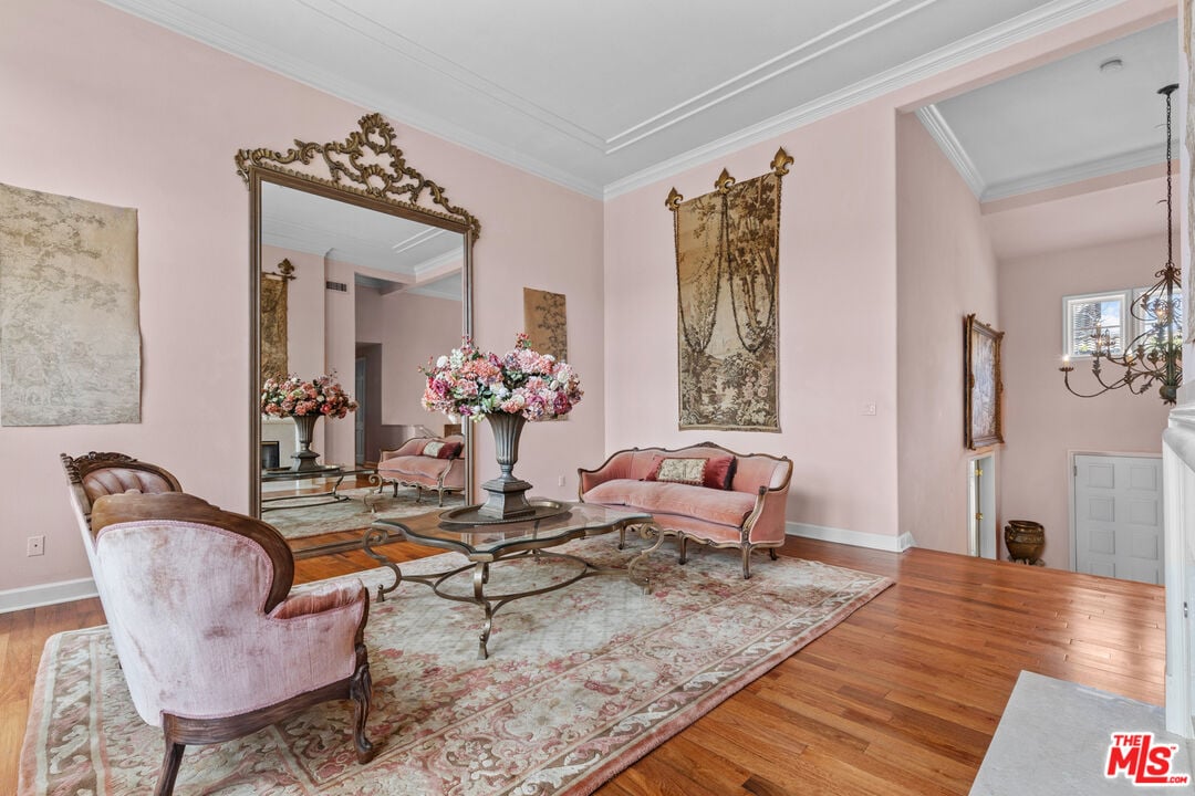 Buckingham Ln, 90077