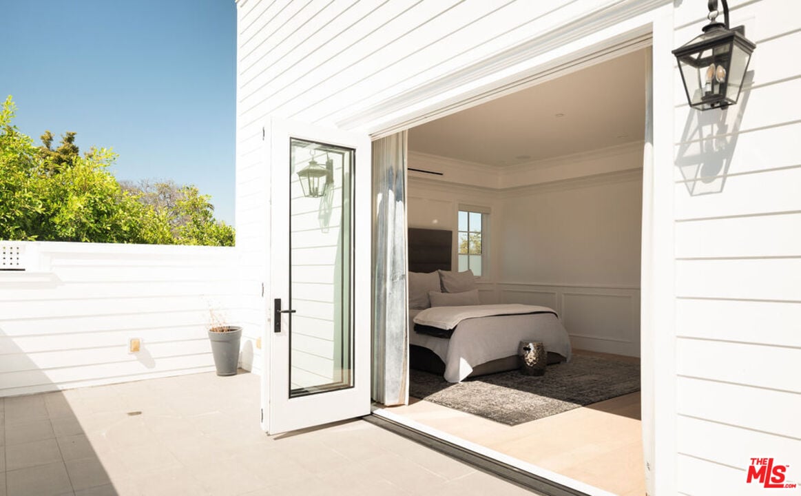 Highcliff Vista, N Stanley Ave, 90036