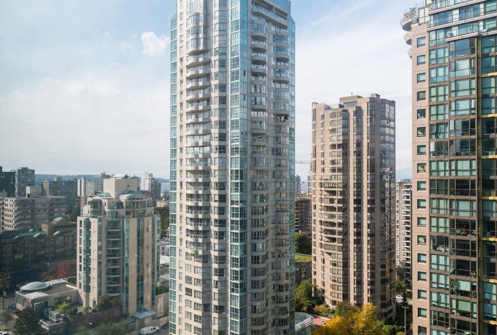 1288 W Georgia St, #1902