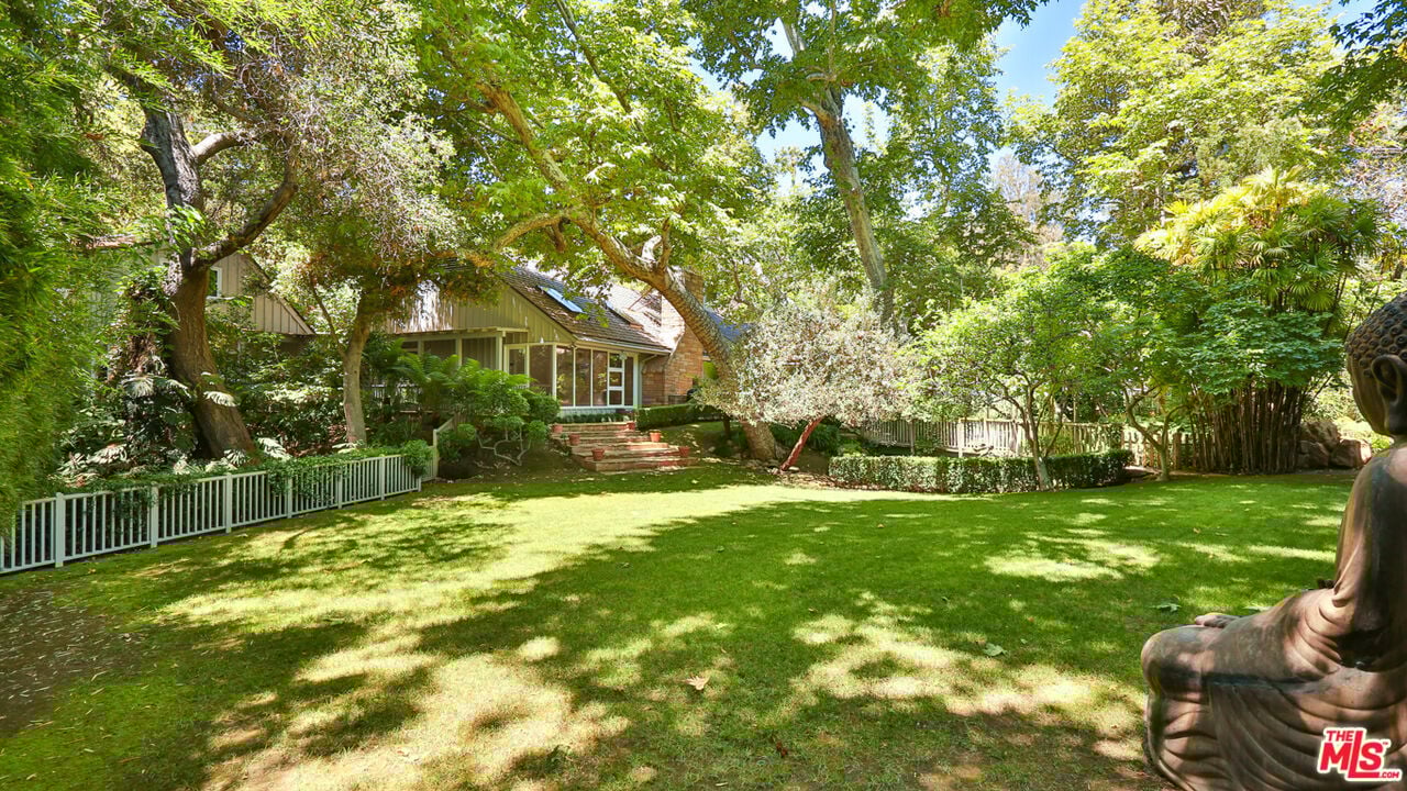 469 St Pierre Rd