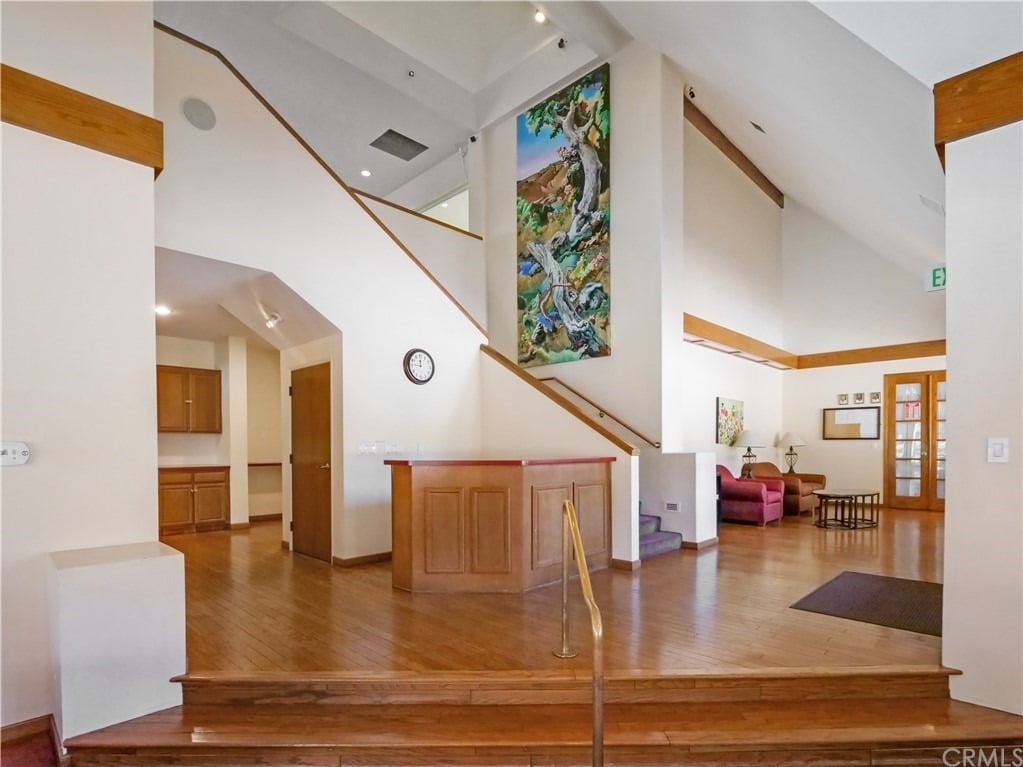 2563 Plaza Del Amo #204