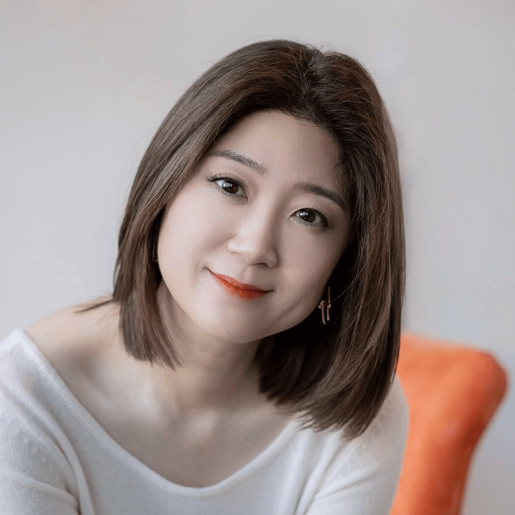 Hebe Li Los Altos, CA Real Estate Agent Headshot