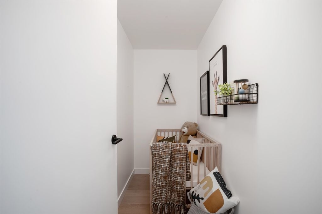 90 W King Edward Ave, #211