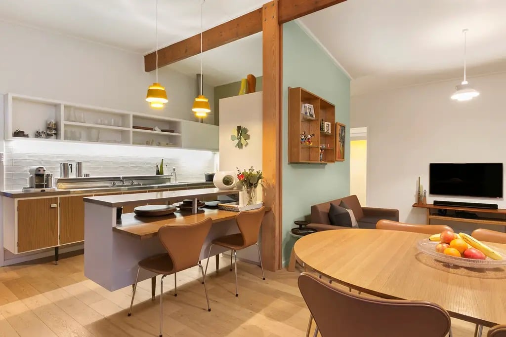 A Journey to 1962: Rediscovering the Beauty of a Midcentury Home