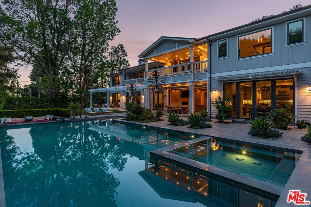 Monarch Reserve, N Norman Pl, 90049