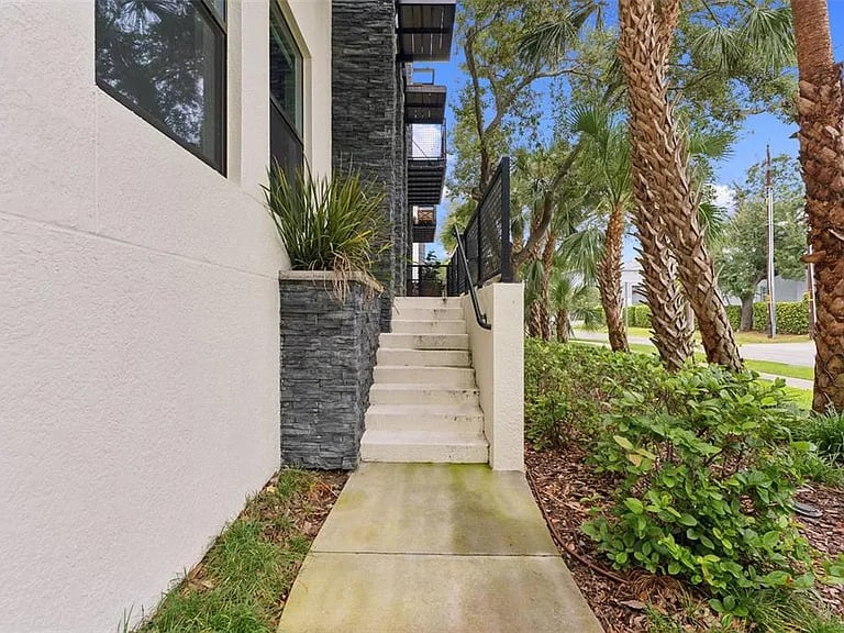 4810 W McElroy Ave #5