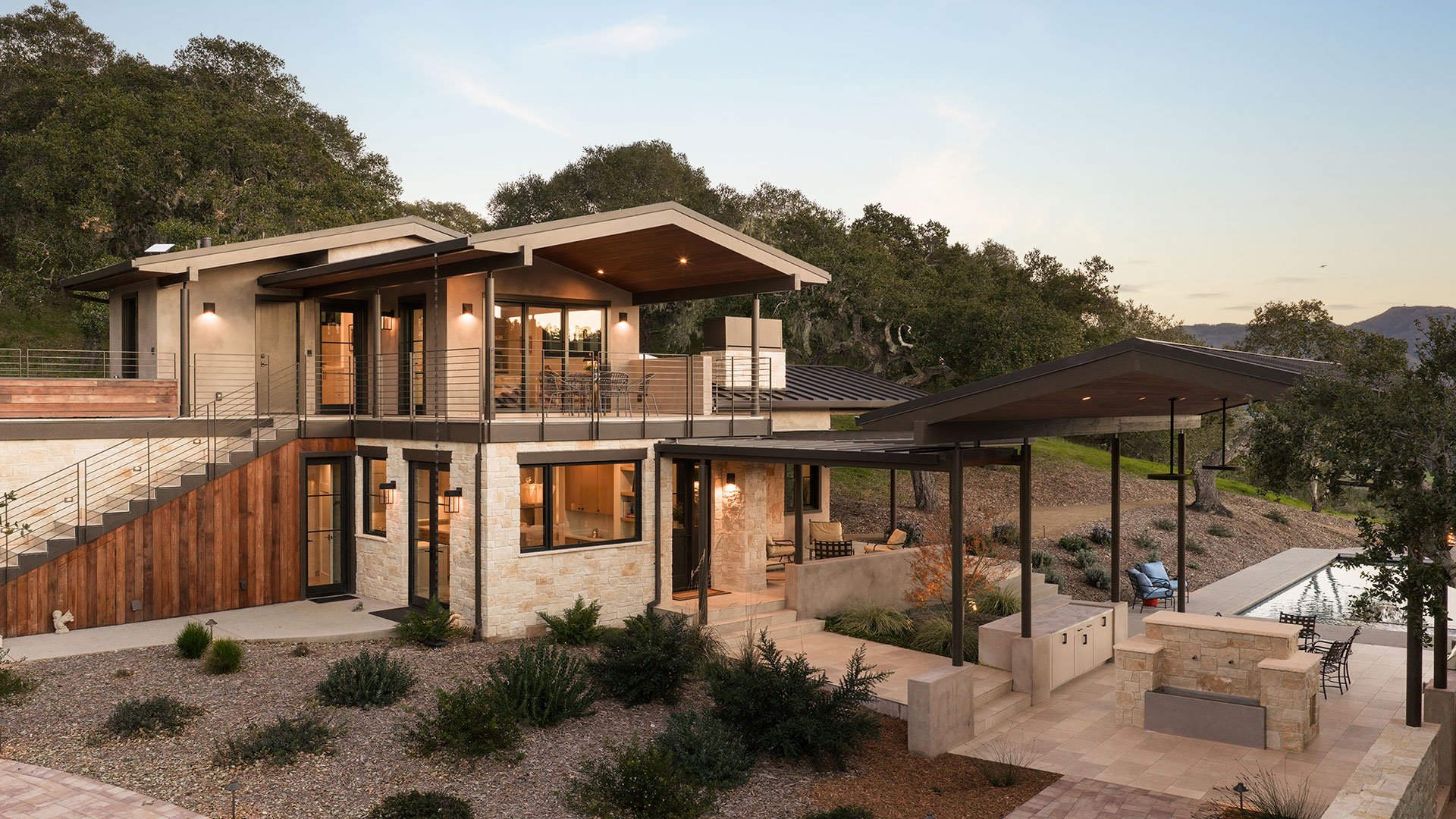 Este Canada | A Tehama Compound