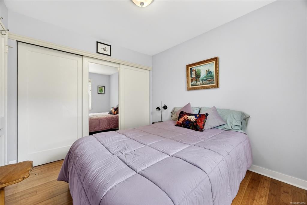 415 Dundas St