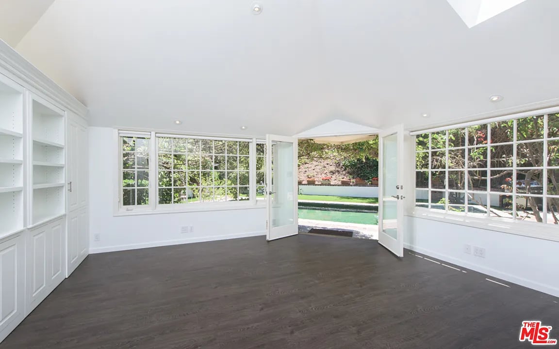 1142 San Ysidro Dr