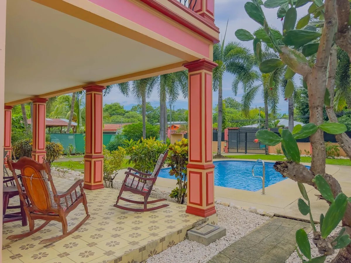 Spacious Living Near Town and Beach