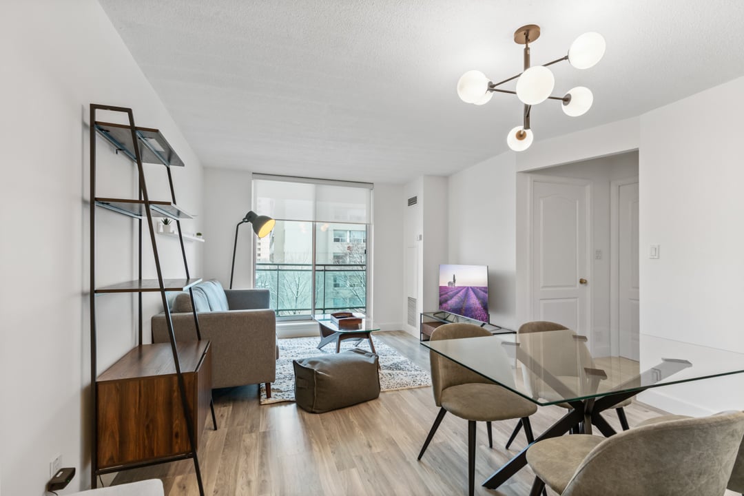 398 Eglinton Avenue E #611