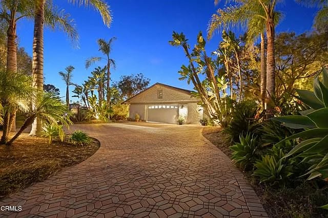 911 Garrido Dr