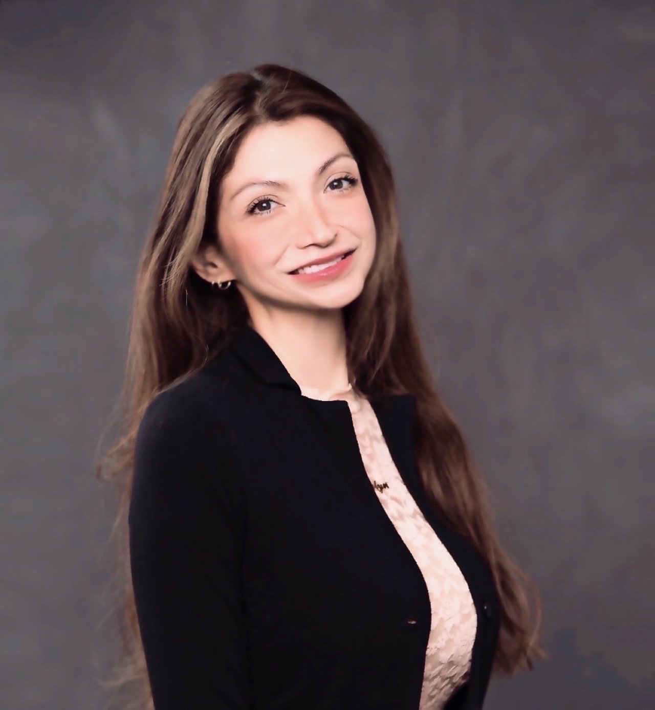 Evelyn Calas Whitter, CA Real Estate Agent Headshot