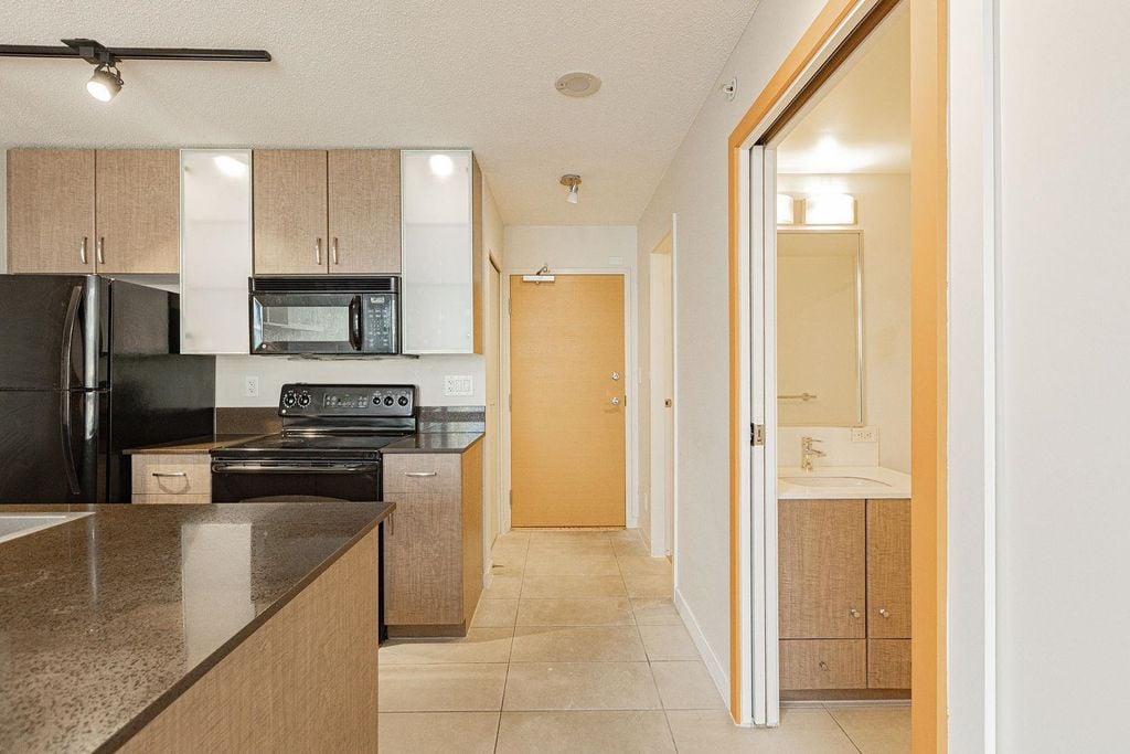 977 Mainland St, #2304