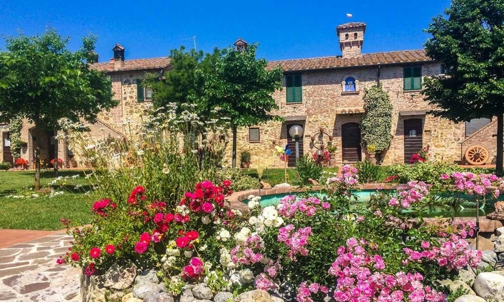 19th Century Farmhouse Near Lake Trasimeno