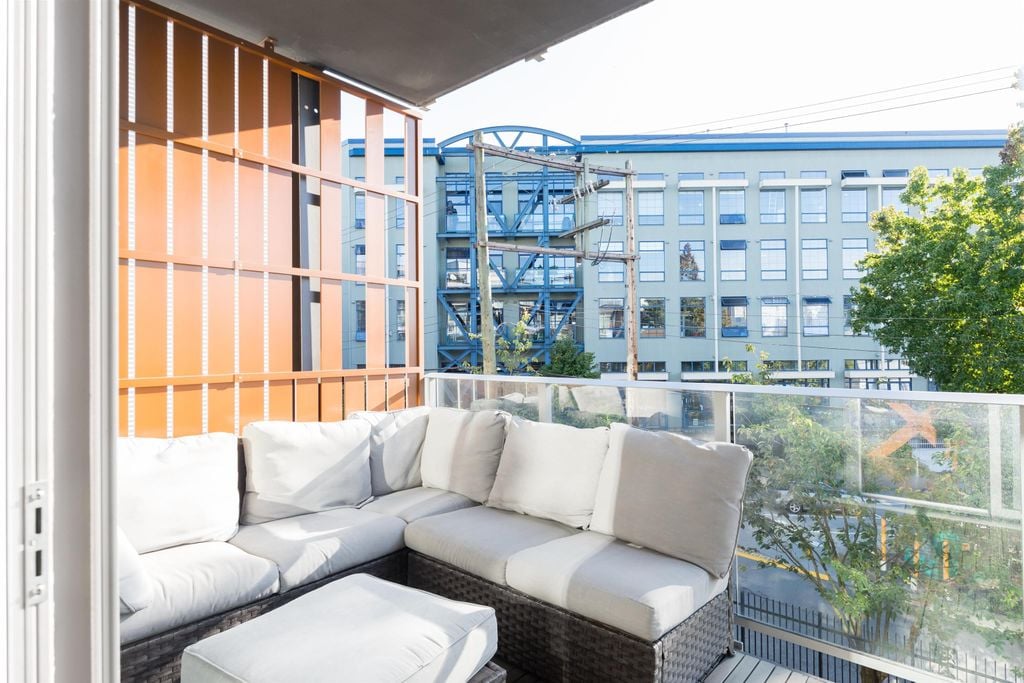 256 E 2nd Ave, #401