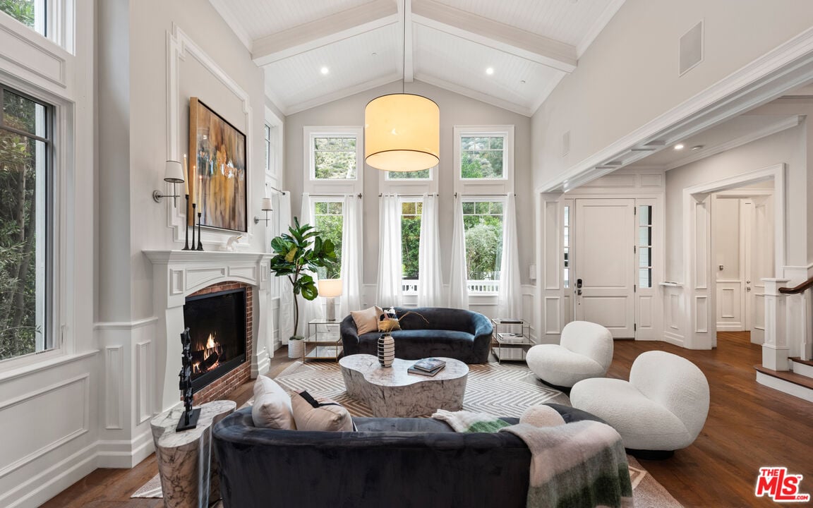 Luminor Heights, Laurel Canyon Blvd, 90046