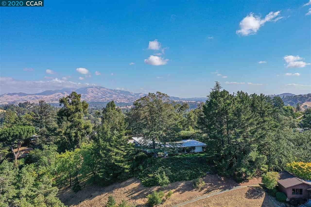 3258 Judith Ln