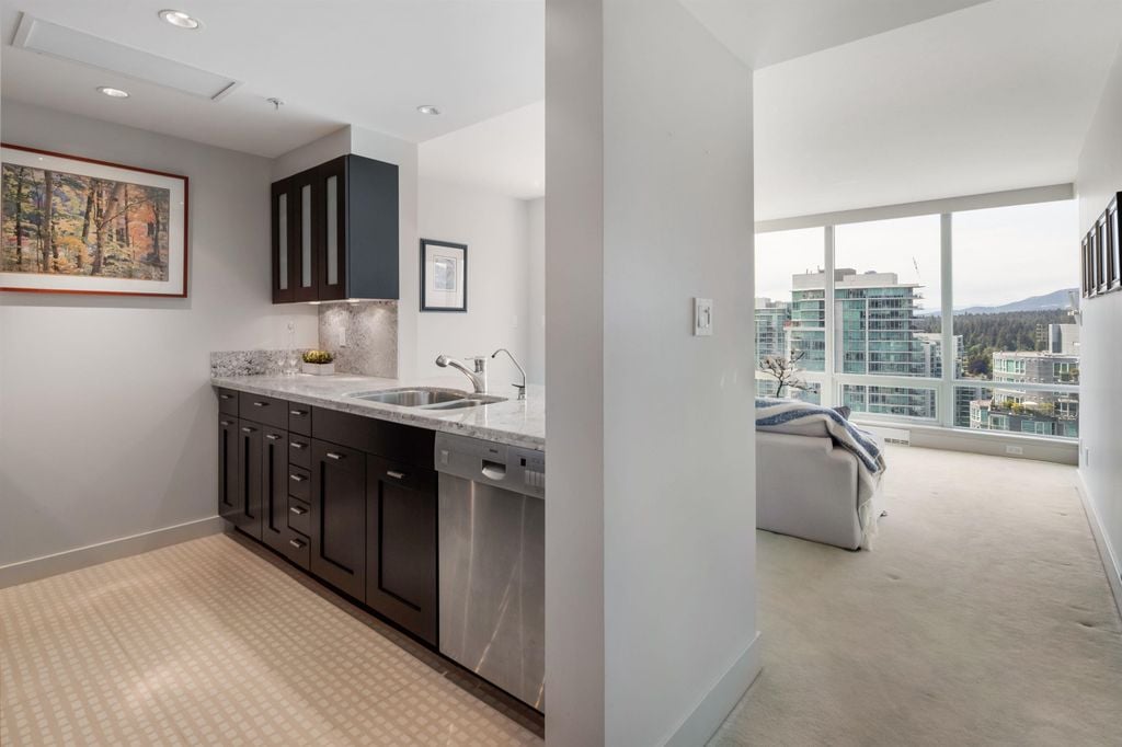 590 Nicola St, #2205