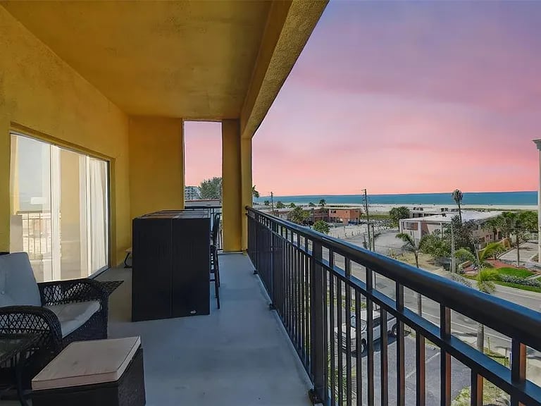 10315 Gulf Blvd #302