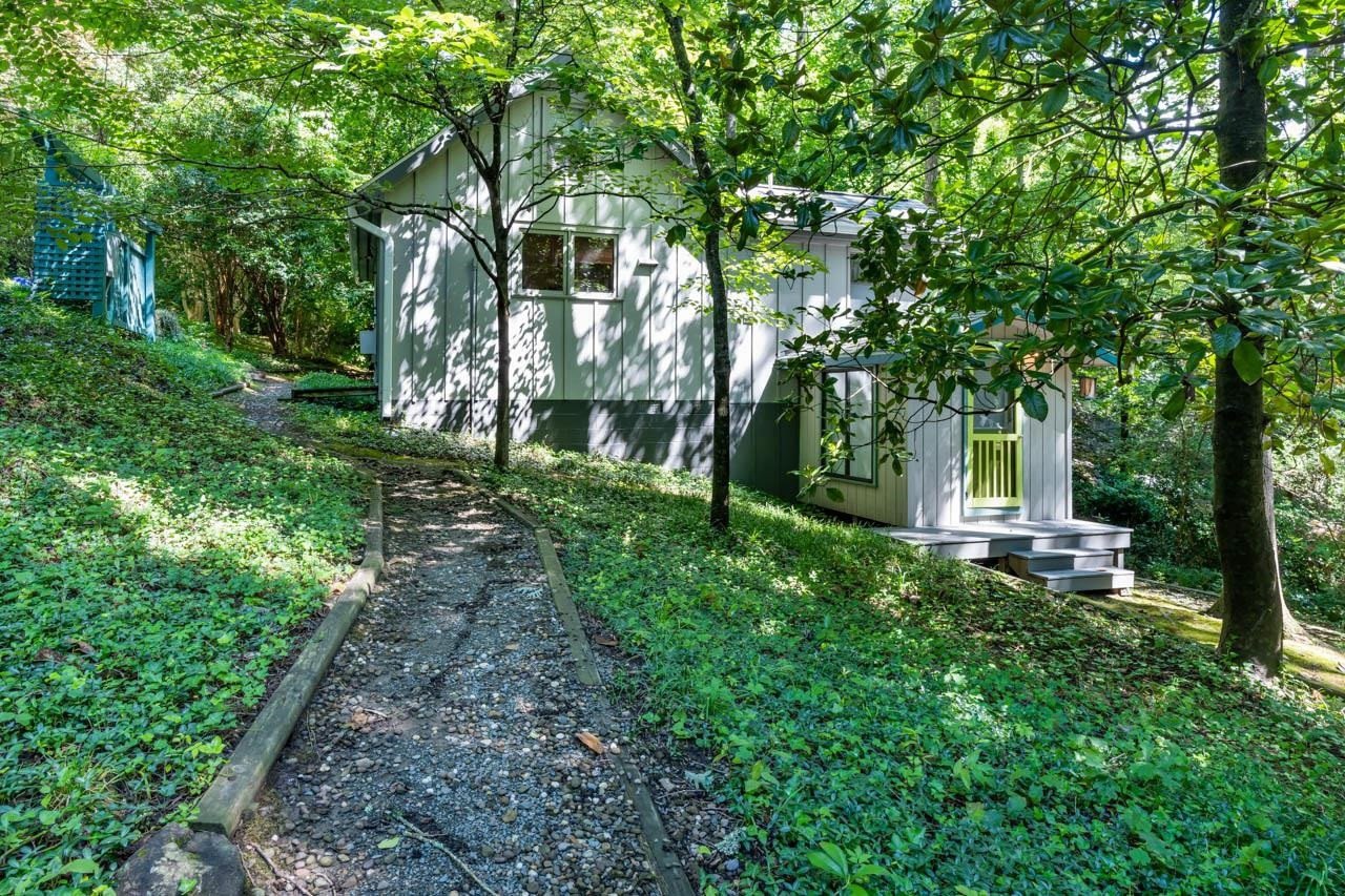 1120 Sourwood Dr