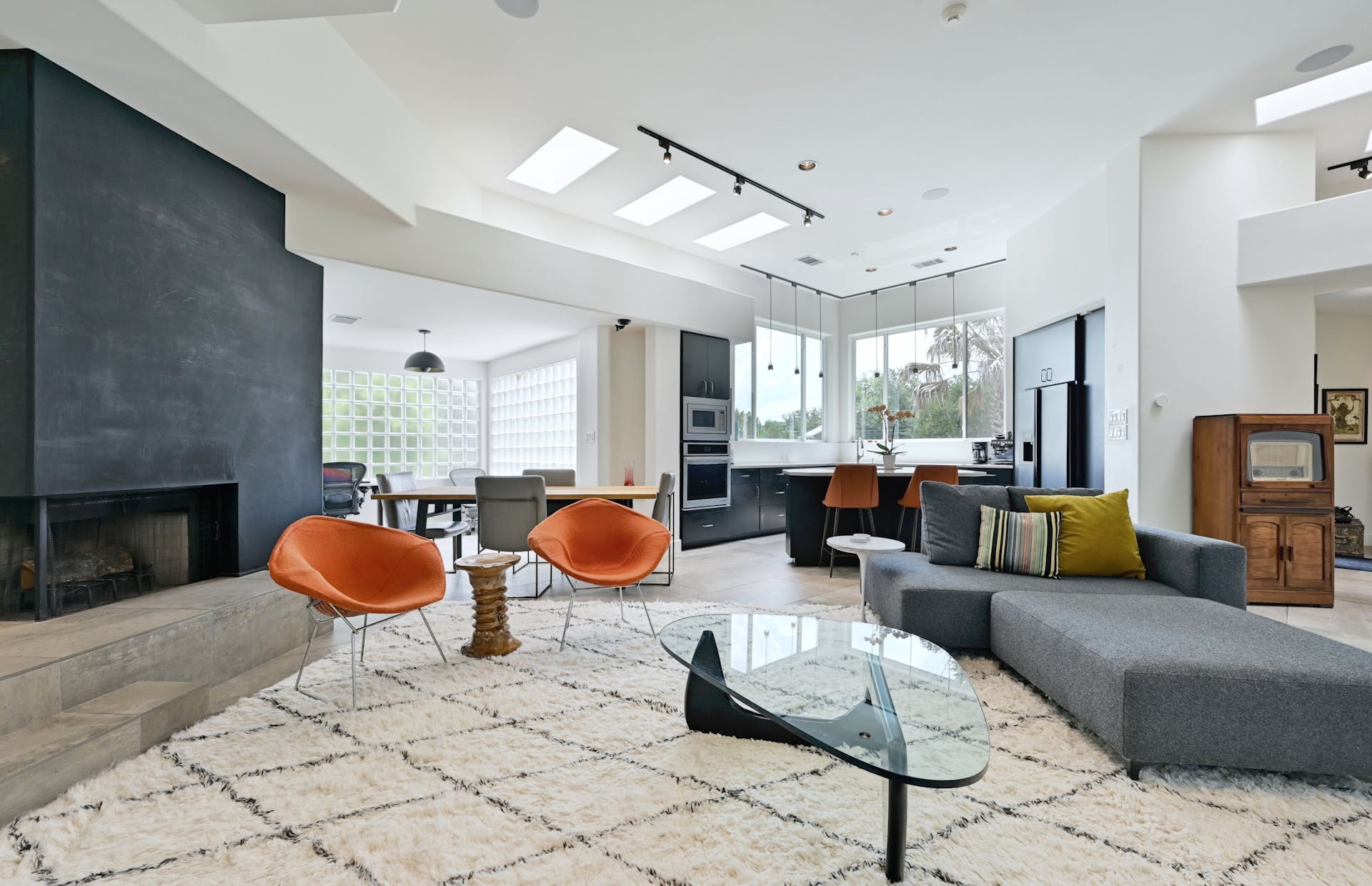 2700 De Soto DR