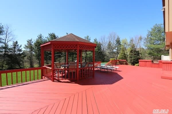 240 Willis Ave, Syosset